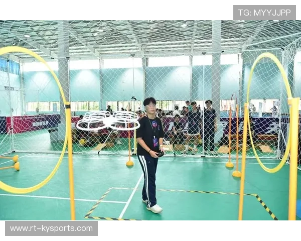 大型无人机飞行赛，科技助力新型运动体验，无人机比赛现场